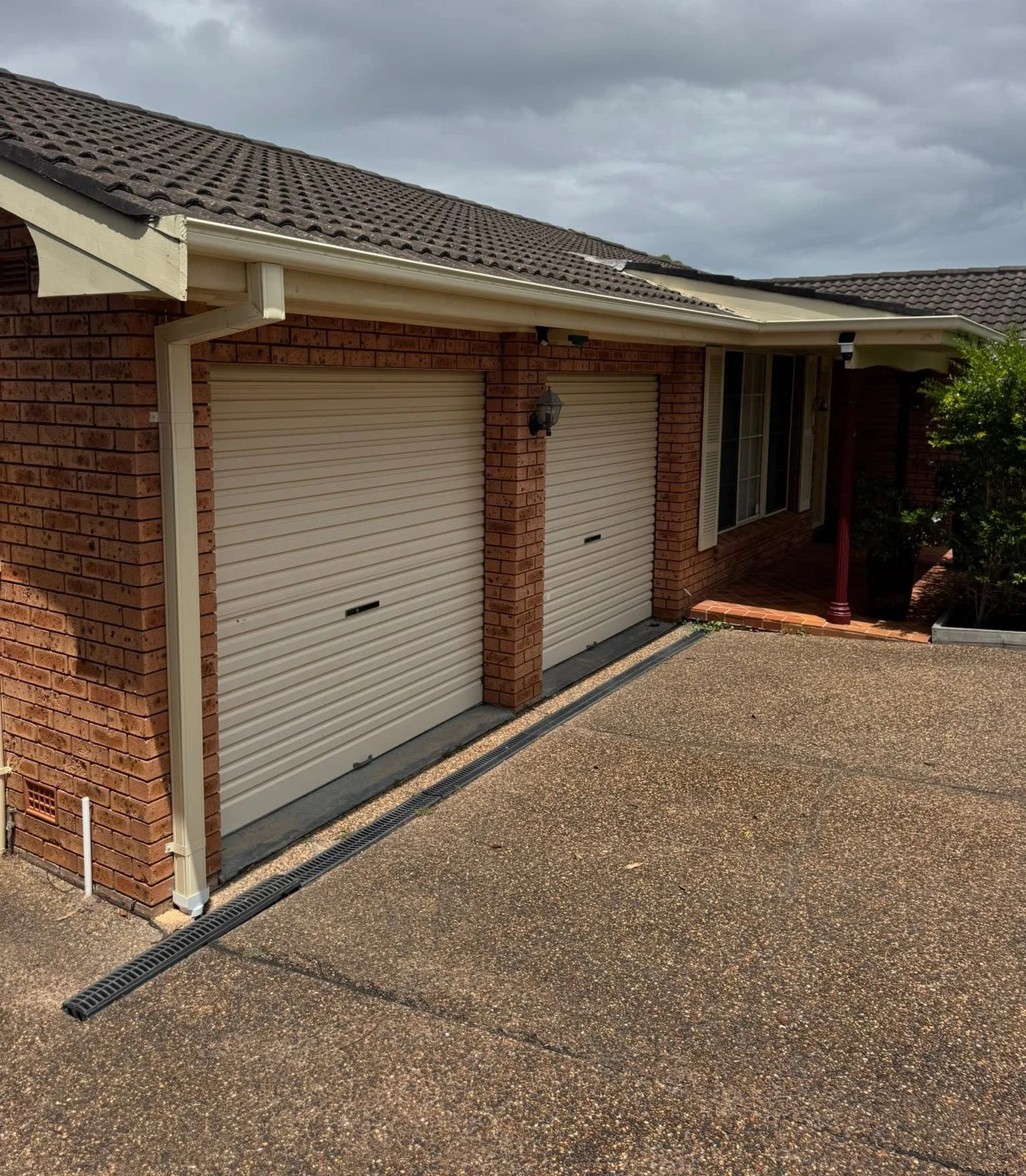 Replacement aluminium guttering on a Noraville home